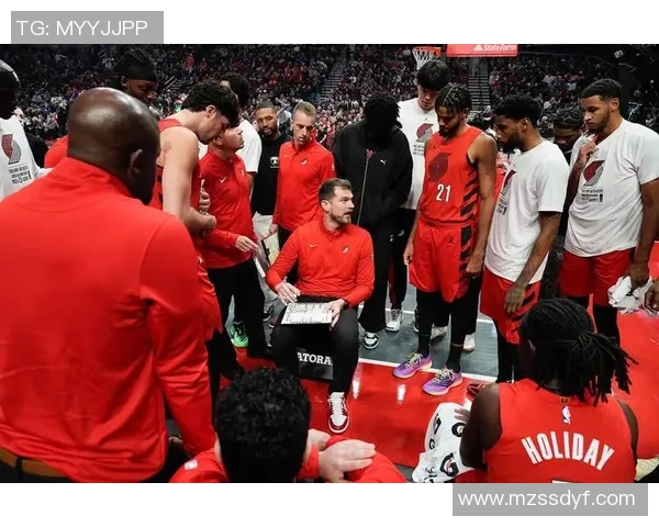 勇士与开拓者季后赛首战精彩回顾及关键时刻分析